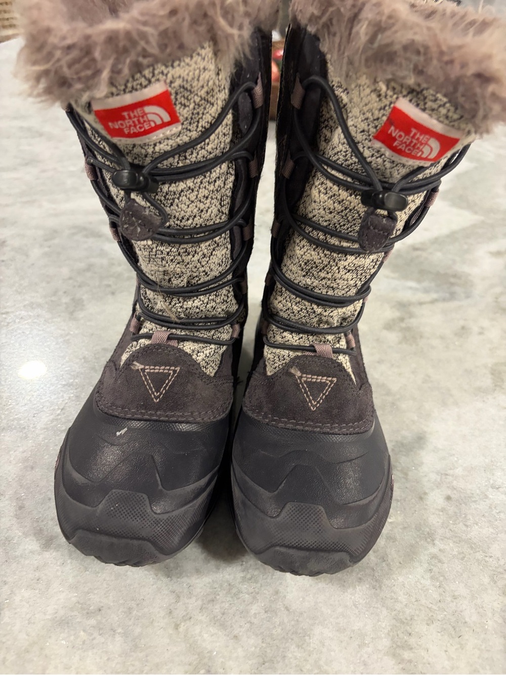 The North Face Kids snow boots size 4